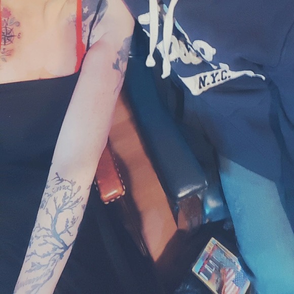 Meet your Posher, Christy - Picture 1 of 1